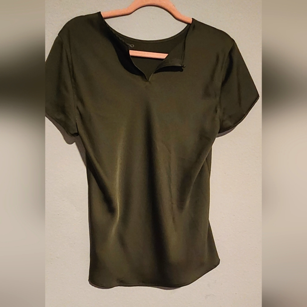 Silky army green EXPRESS top size M